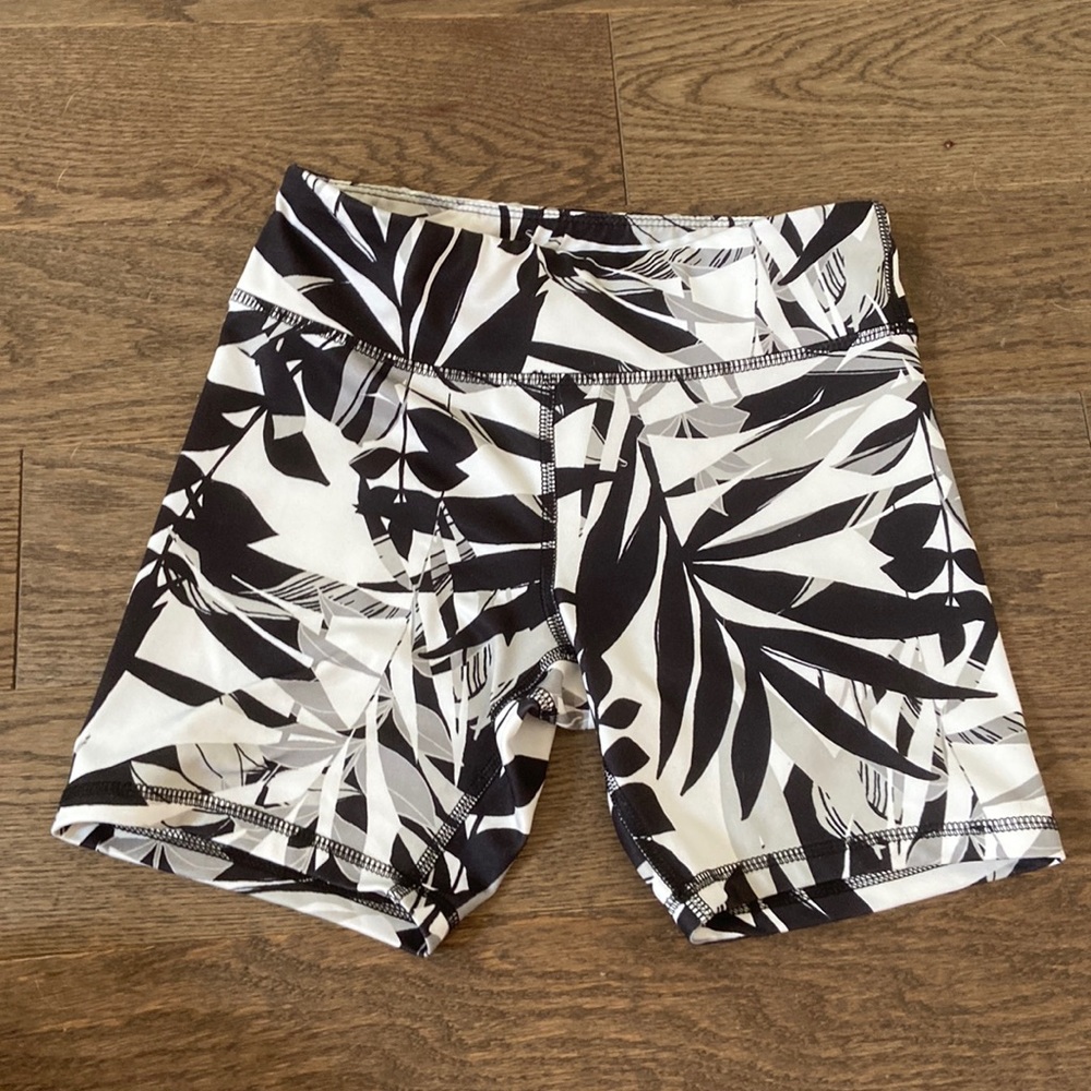 Old Navy Girls Size 10 White Biker Shorts